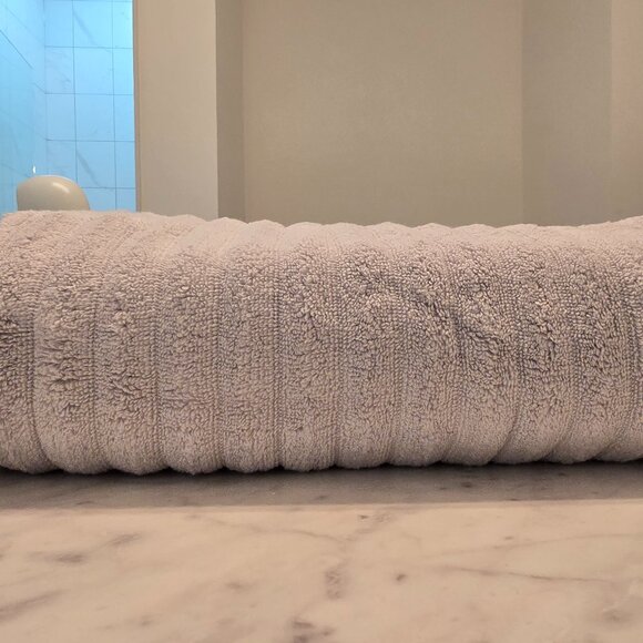 Premium Cotton Bath Towel, Lightweight and Highly Absorbent, Quick Drying Towel - Picture 1 of 3